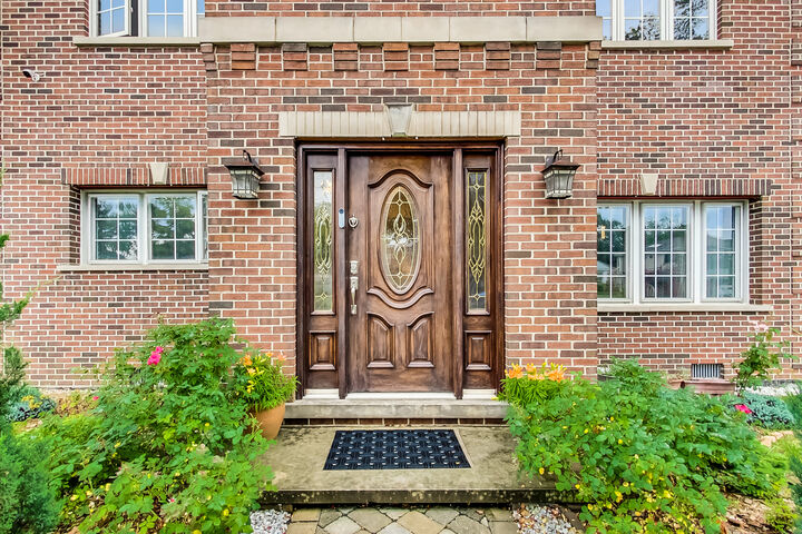 Property Photo: 2609 Eisenhower Drive IL 60018