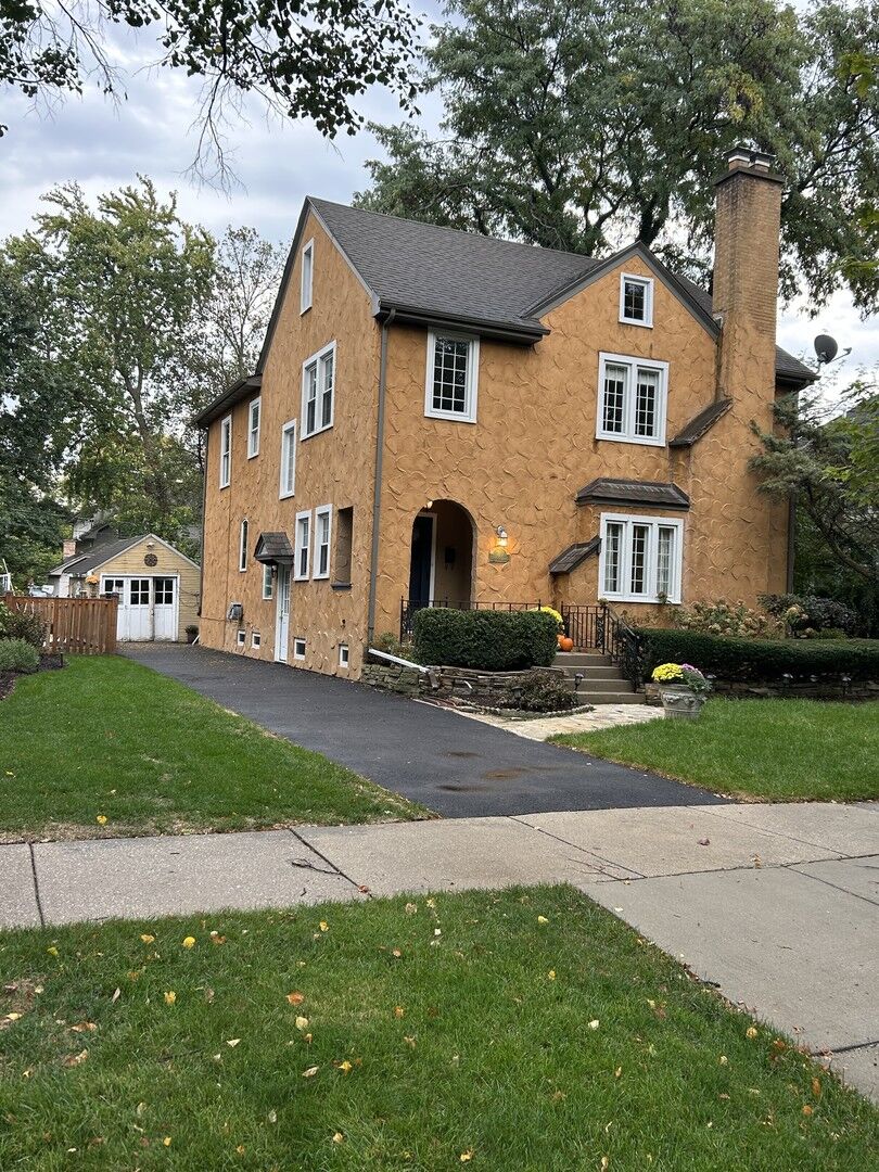 Property Photo:  425 N Catherine Avenue  IL 60526 