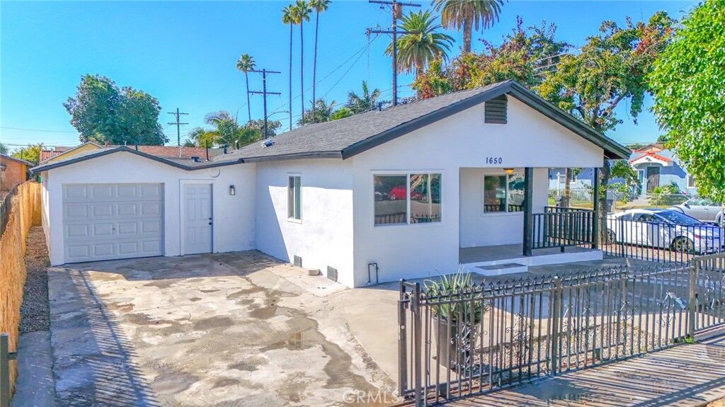 Property Photo: 1650 E 64th CA 90001