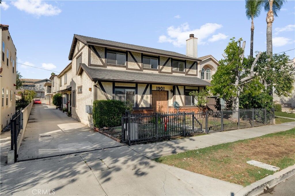 Property Photo:  1901 Vine Street 1  CA 91801 