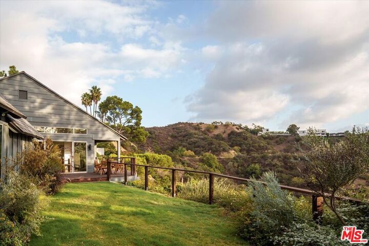 7420 Cervantes Place  Los Angeles CA 90046 photo