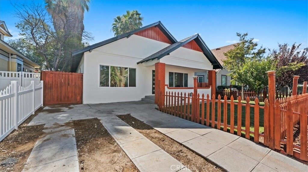 Property Photo: 3958 4th CA 92501