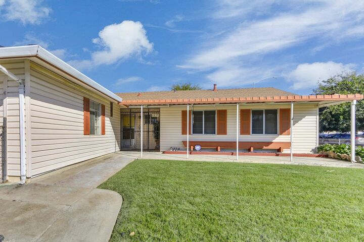 Property Photo: 6837 Southwood Way CA 95828
