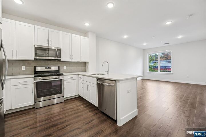 41 W Prospect Street  Waldwick NJ 07463 photo