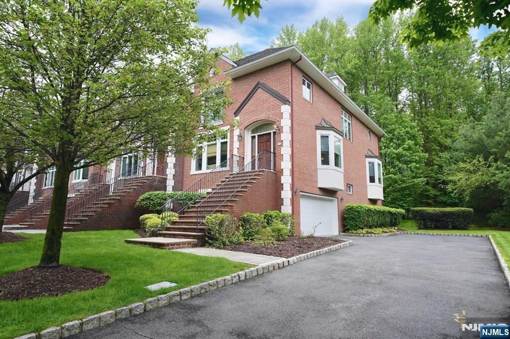 Property Photo:  1 Candlewood Drive 1  NJ 07675