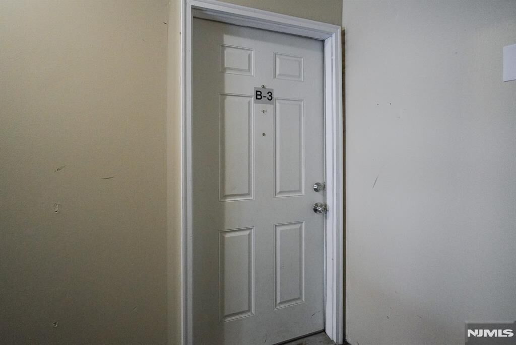 Property Photo: 600 N 6th B3 NJ 07107
