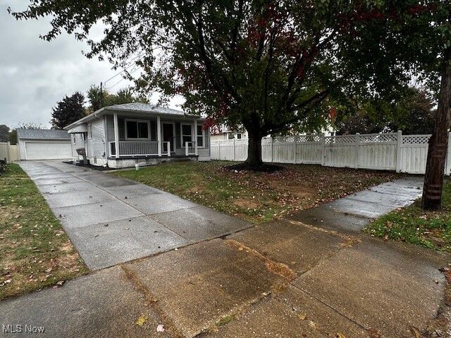 Property Photo:  586 Ingalls Road  OH 44312
