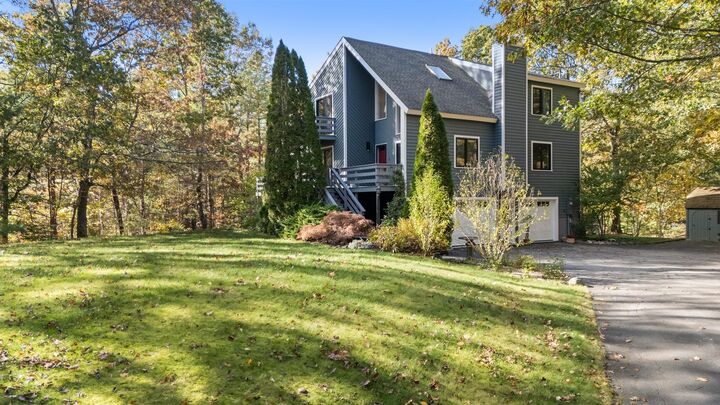 26 Seasons Lane  Londonderry NH 03053 photo