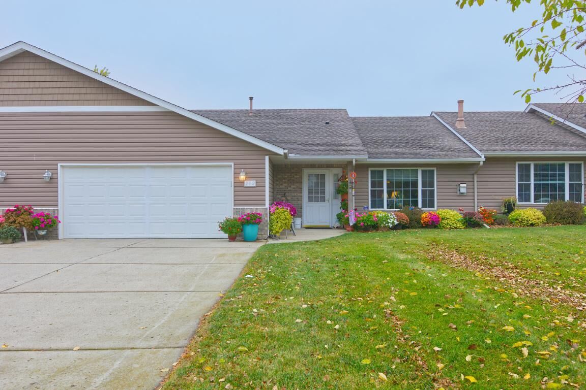 Property Photo: 212 Linden Avenue W MN 55395