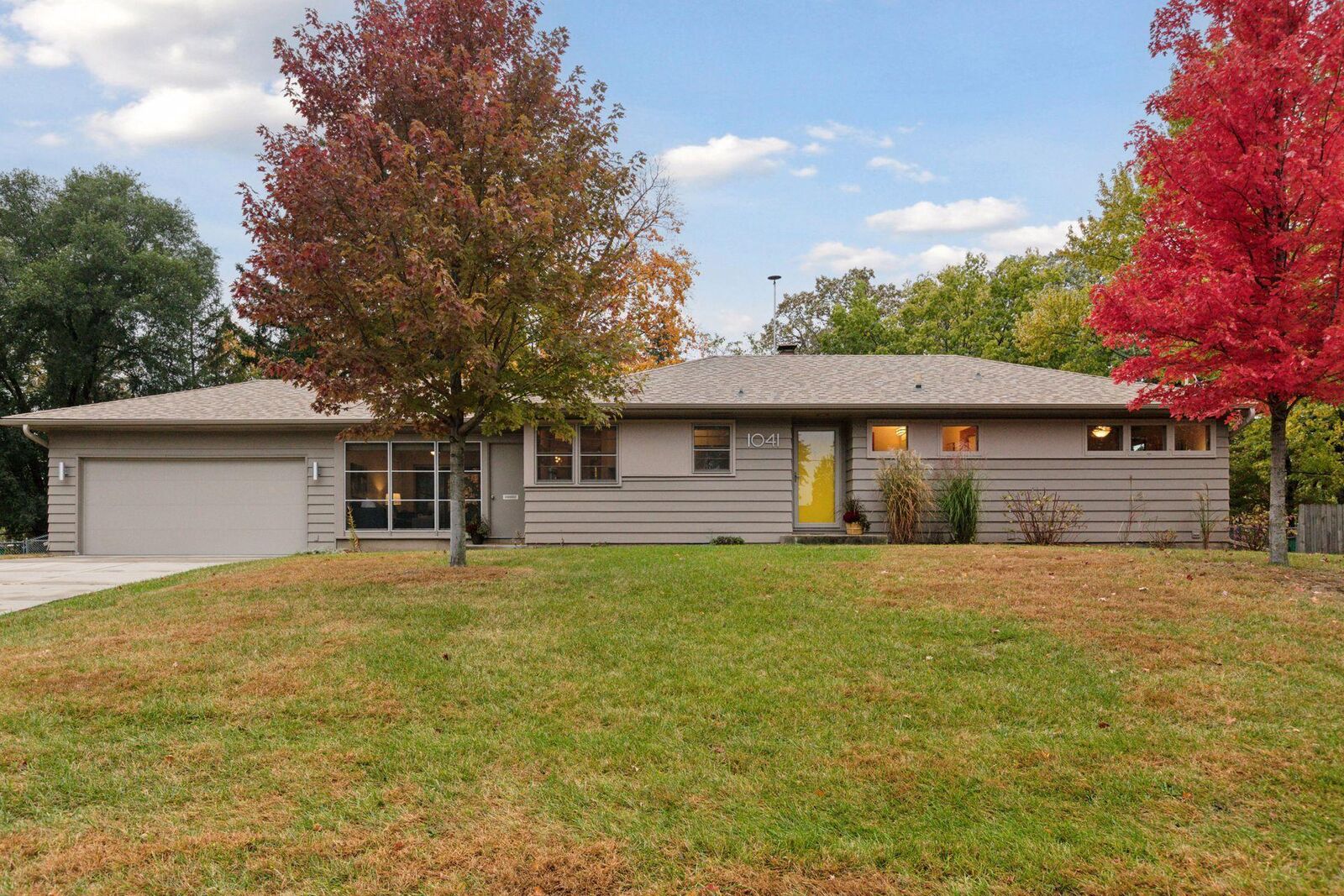 Property Photo: 1041 Idaho Avenue N MN 55427