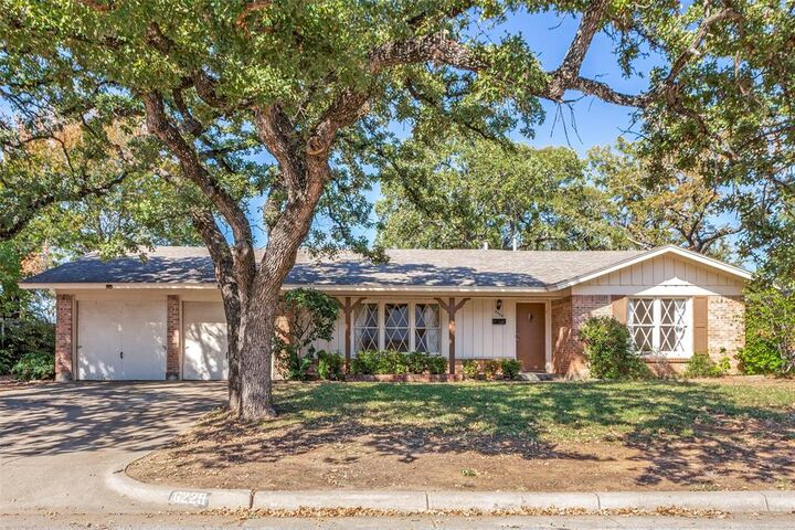 Property Photo:  6229 Warrington Place  TX 76112 