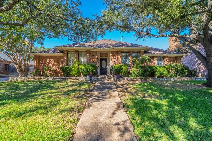 Property Photo: 3008 Creekview Drive TX 76051