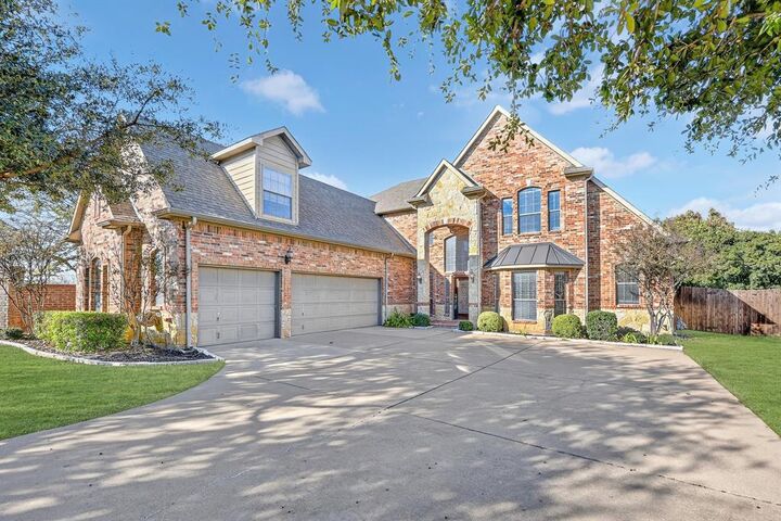 Property Photo: 201 Edenderry Drive TX 76248