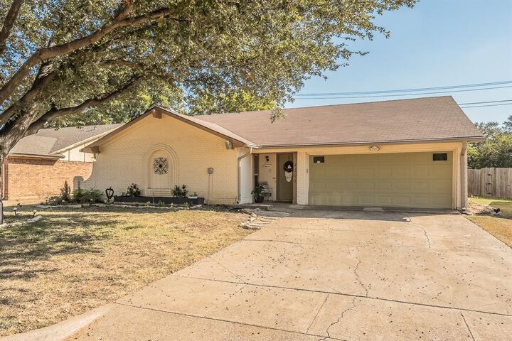 Property Photo:  4108 Longleaf Lane  TX 76137