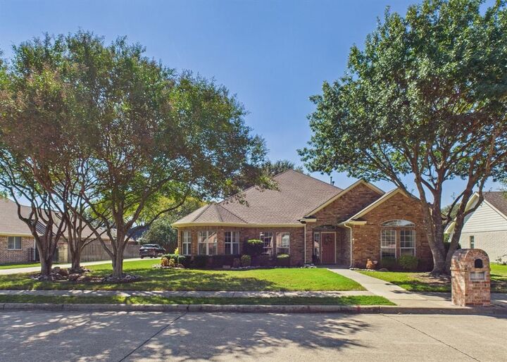 105 Sumner Lane  Waxahachie TX 75165 photo