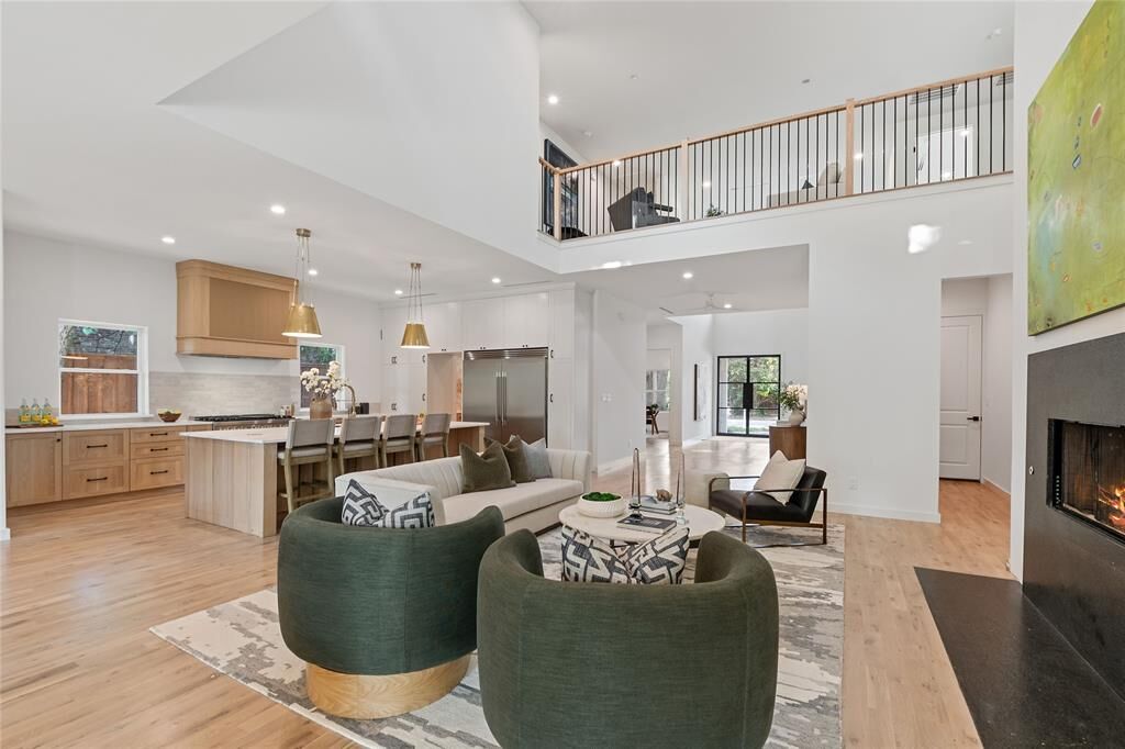 Property Photo: 10565 Cromwell Drive TX 75229