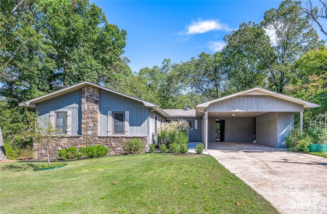 Property Photo: 1 Penzance Drive AR 72714