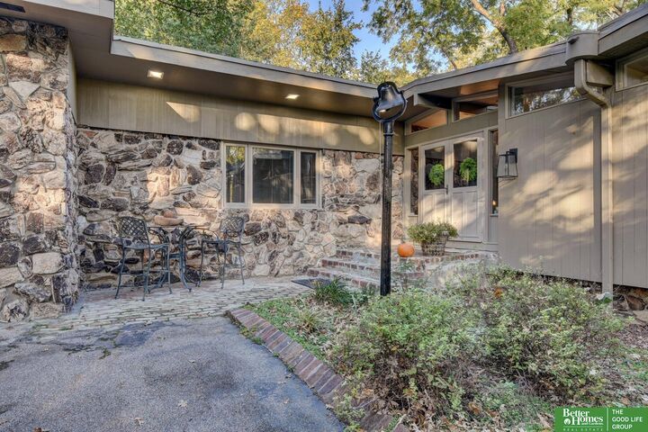 Property Photo: 9322 Oak Street NE 68124