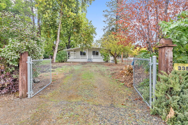 Property Photo: 335 Tavis Drive OR 97532