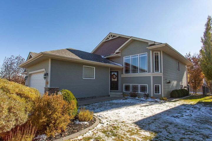 Property Photo: 62 Larsen Crescent AB T4R 0J2