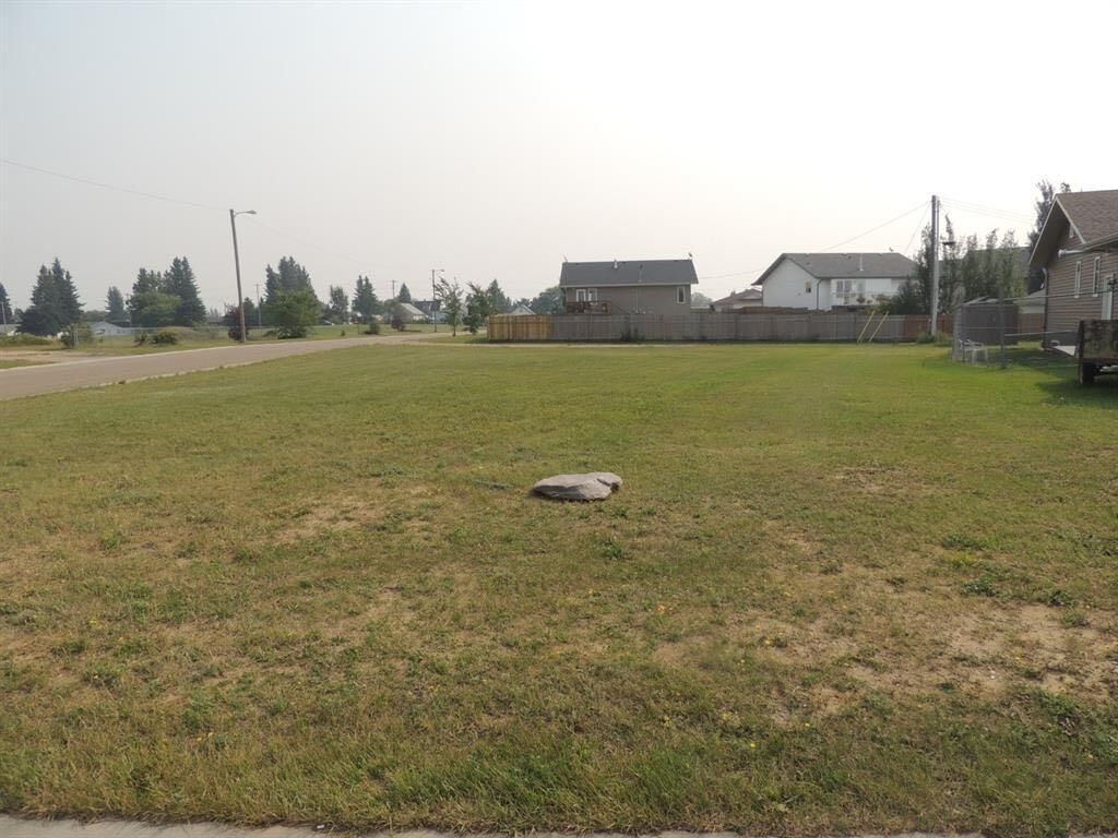 Property Photo: 409 6th Street N AB T0B 2X0