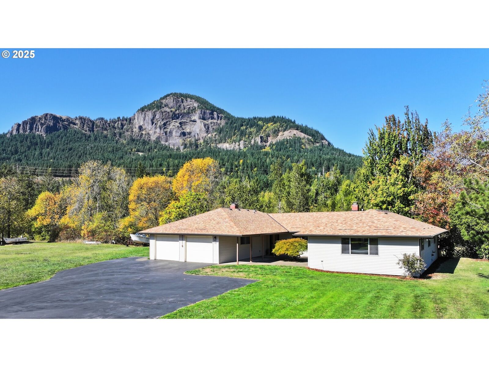 Property Photo:  106 Pahatu St  WA 98639 