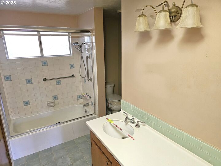 Property Photo:  6375 SW Dawn St  OR 97035