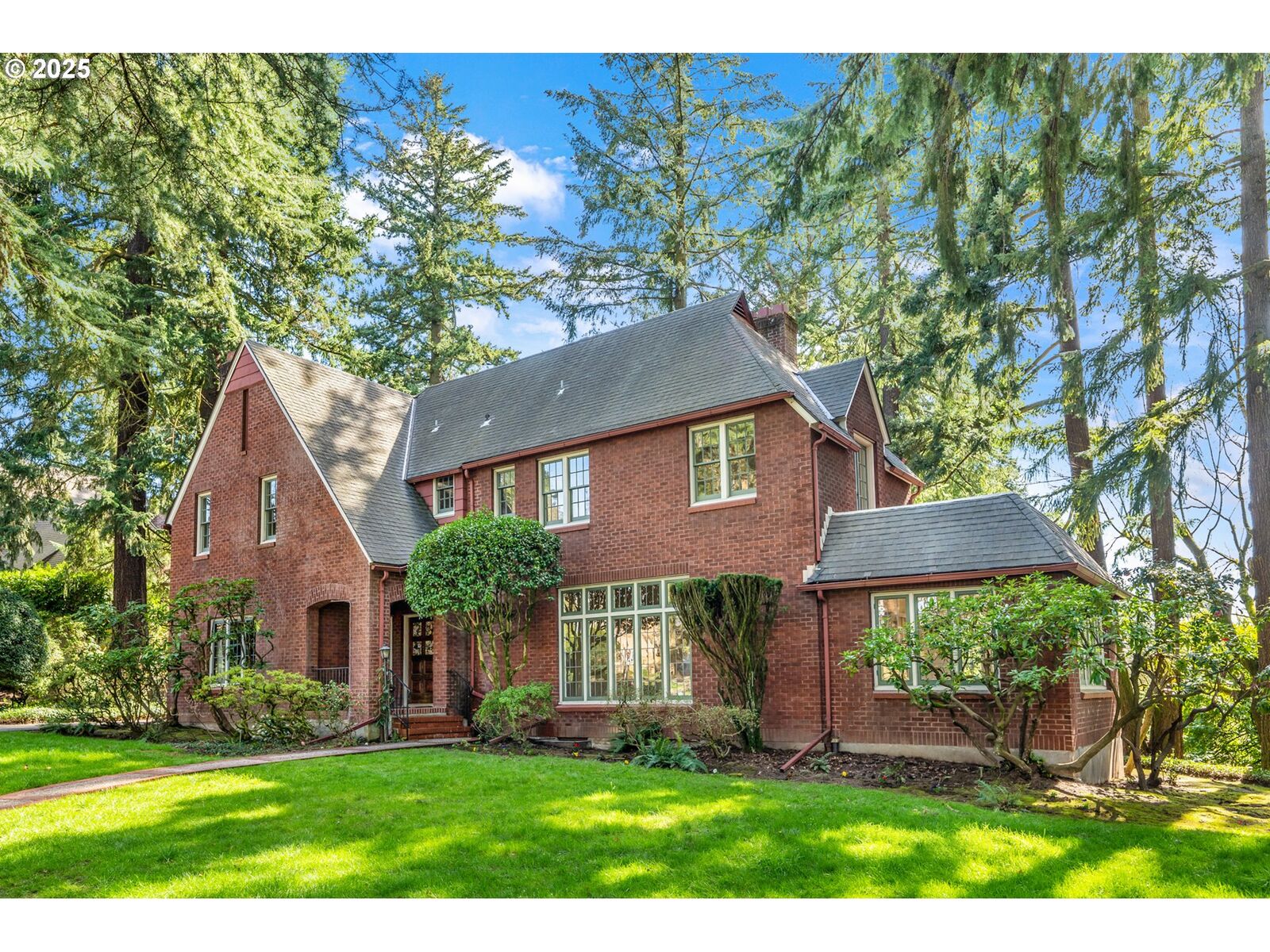 Property Photo: 3028 SE Crystal Springs Blvd OR 97202