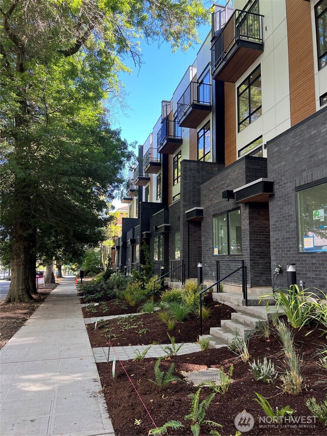 Property Photo:  2102  1st Avenue N  WA 98109 