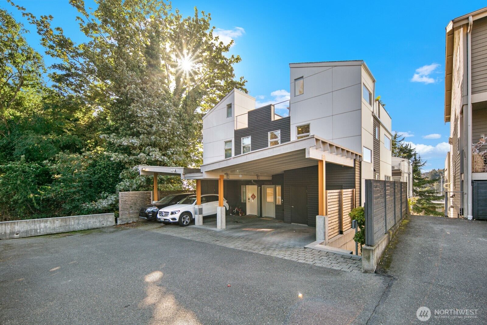 Property Photo: 2808 14th Avenue W B WA 98119