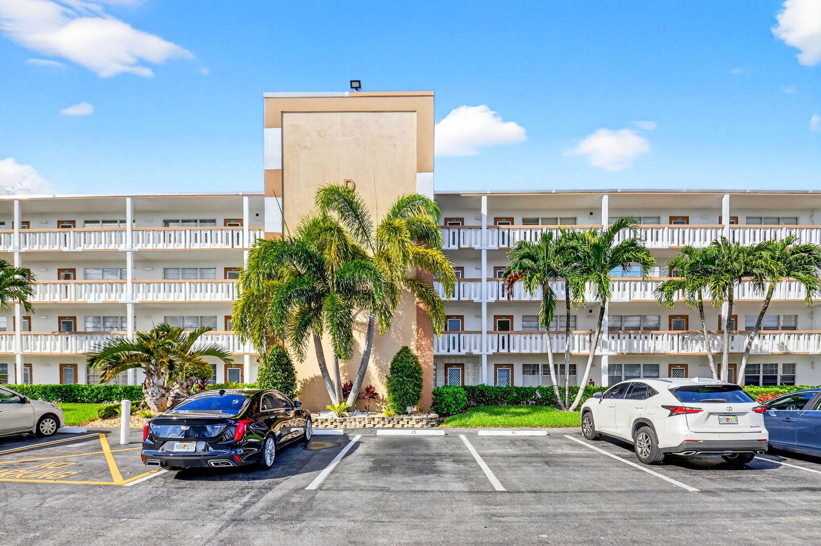 Property Photo: 1069 Cornwall D FL 33434