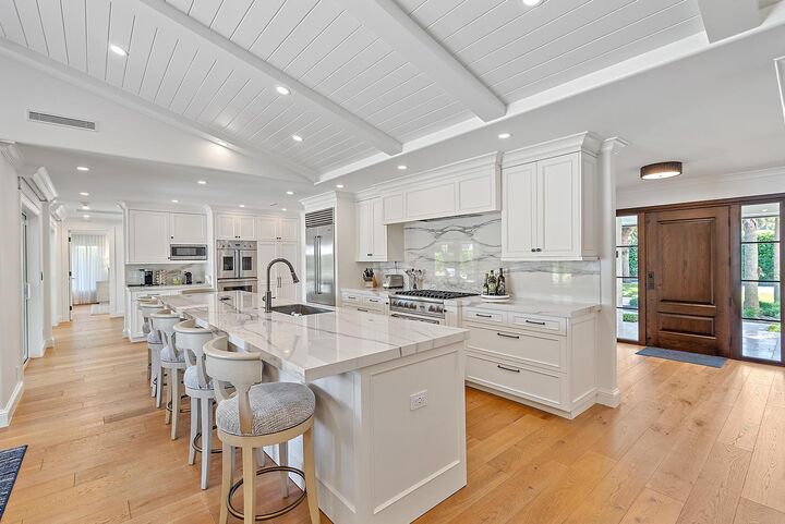 Property Photo: 2408 Bay Village Court FL 33410
