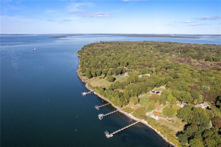 Property Photo:  1191 North Main Road  RI 02835 