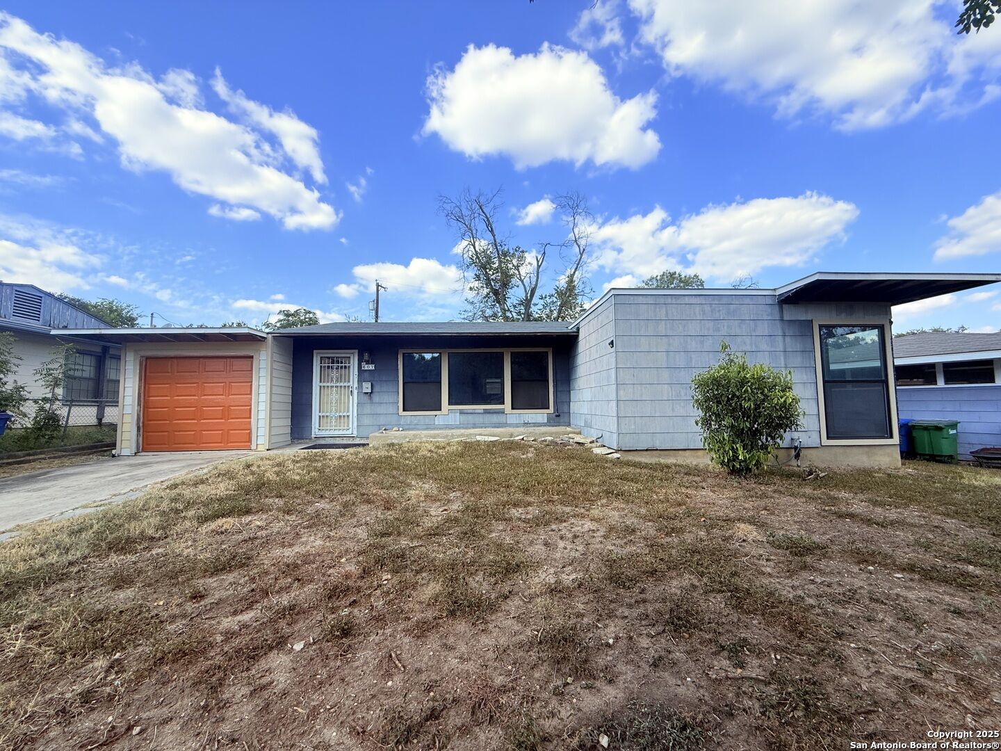 Property Photo: 607 Blakeley Dr TX 78209
