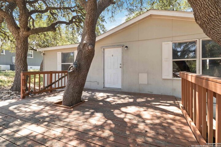 Property Photo: 1247 Skylark Dr TX 78133