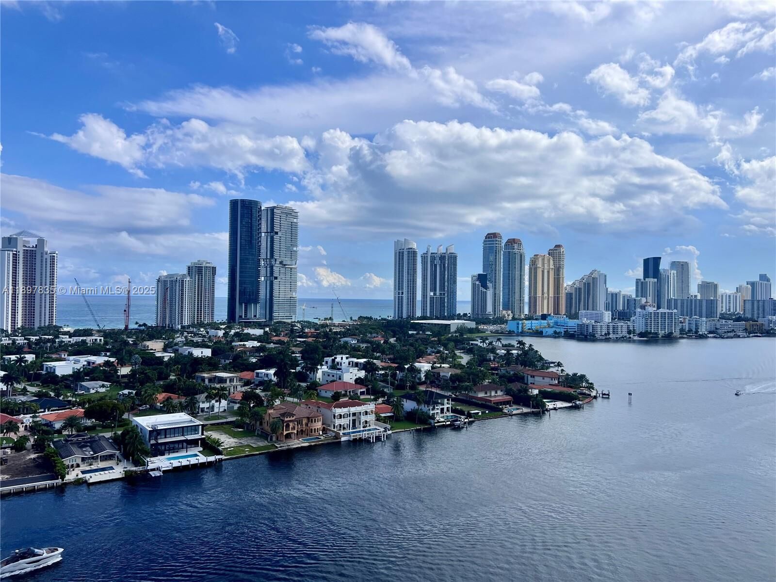 Property Photo:  19101 NE 36th Ct 2109  FL 33180 