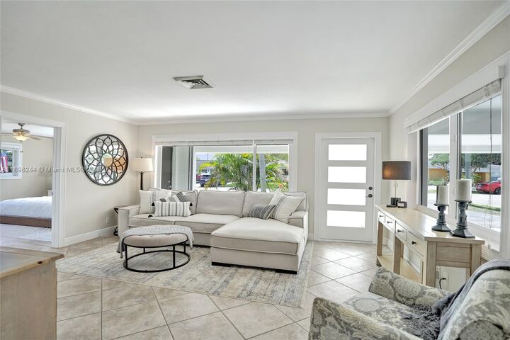 Property Photo: 351 NE 43rd St FL 33334