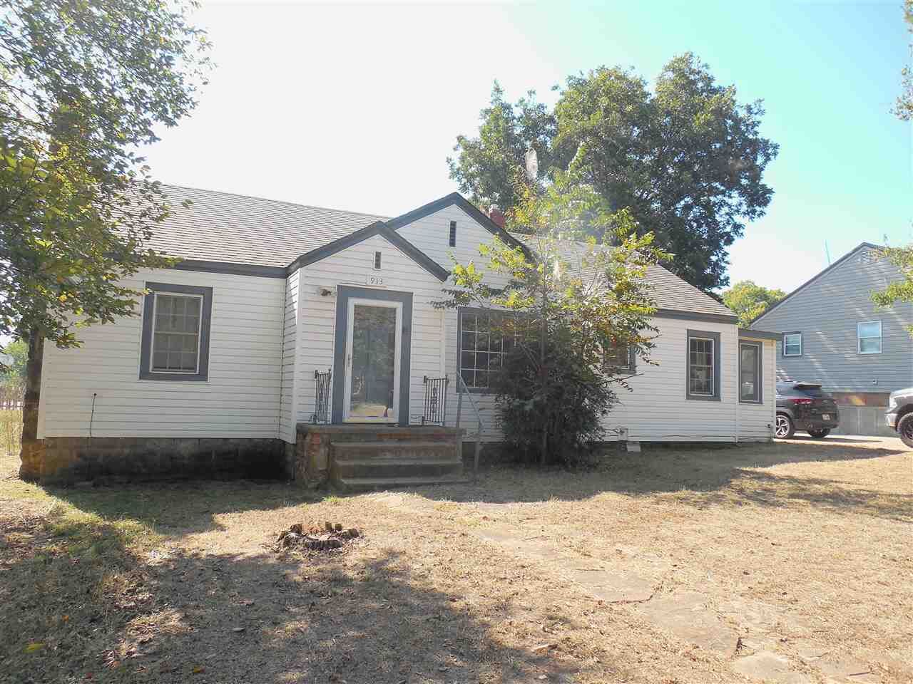Property Photo:  913 &Amp 913 1/2 W 10th Avenue  OK 74074