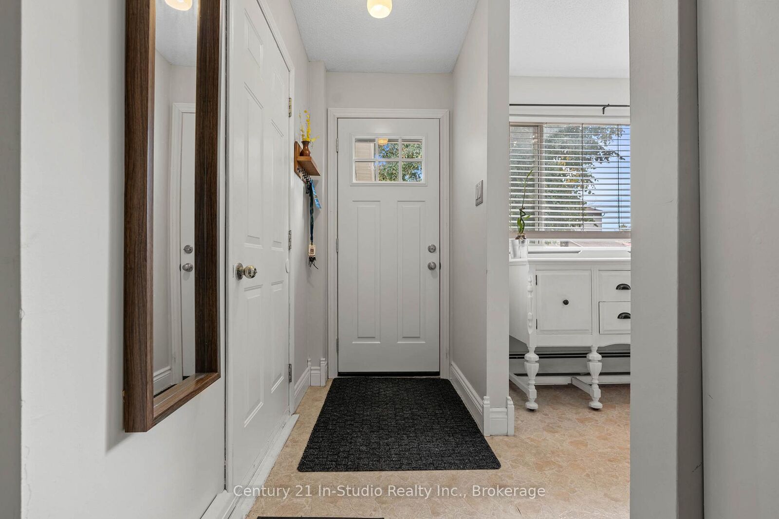 Property Photo: 62 Laurie Crescent 62 ON N4K 6C3