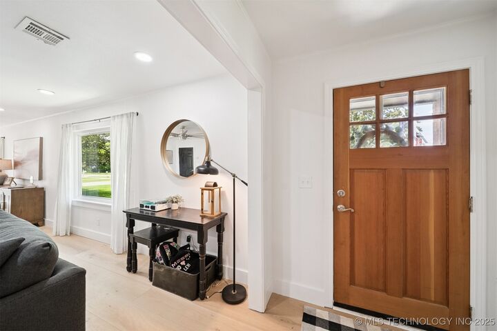 Property Photo:  403 E Freeport Street  OK 74012