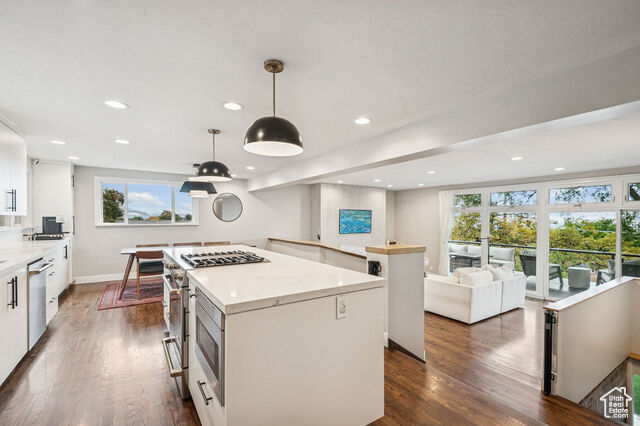 Property Photo: 1876 S 2600 E UT 84108