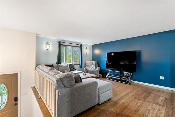Property Photo: 210 Great Smokey Dr PA 15239