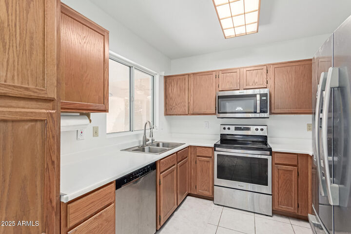 Property Photo:  1531 E Buena Vista Drive  AZ 85249 