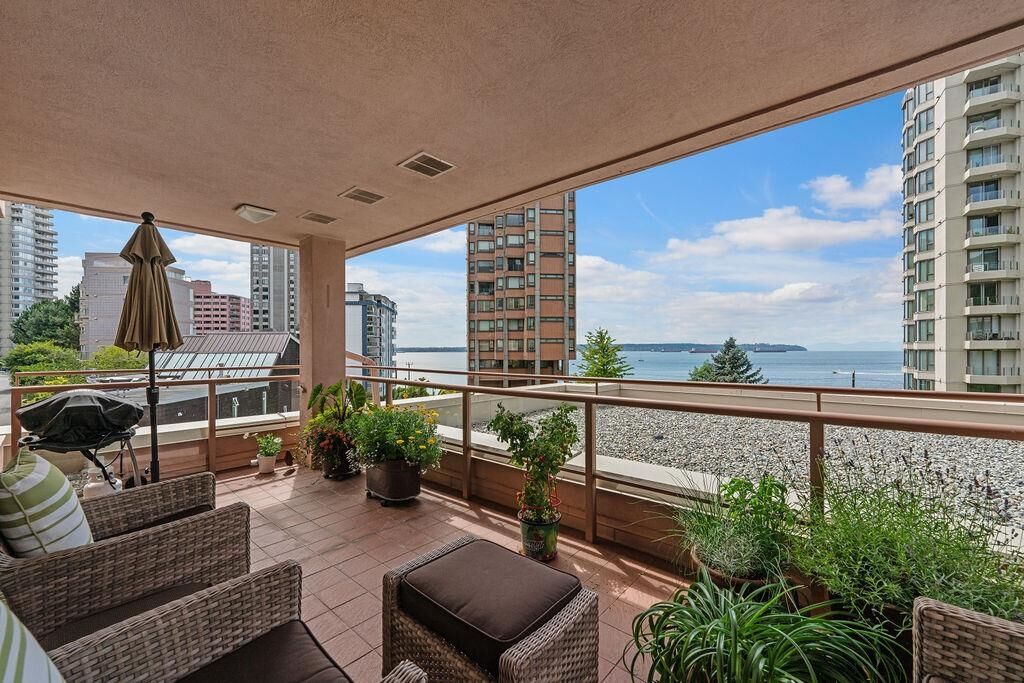 Property Photo: 2271 Bellevue Avenue 402 BC V7V 4X1