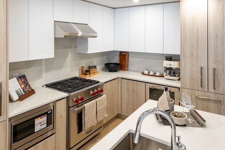 Photo de la propriété:  423 6th Street Th4  BC V7T 0A1