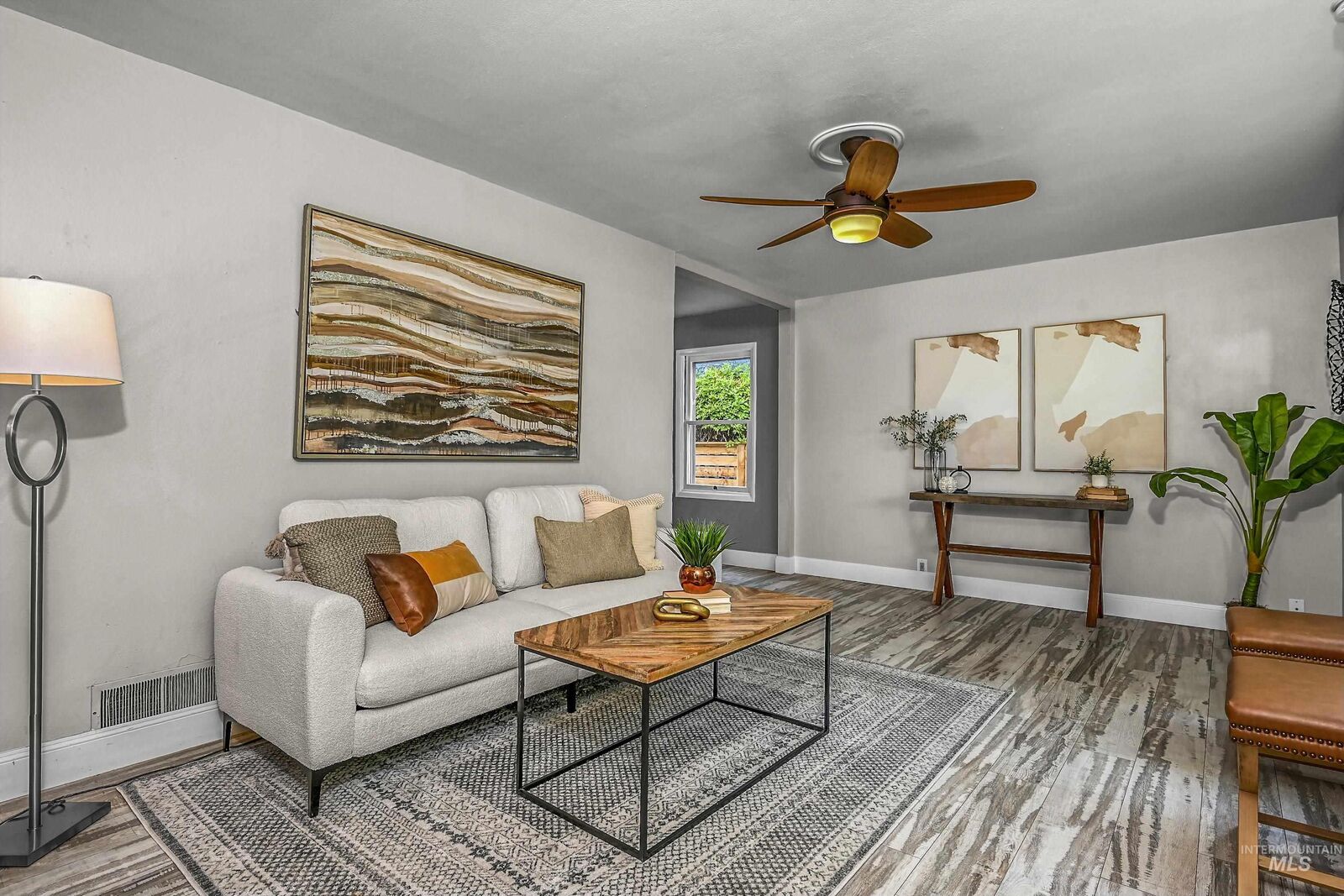 Property Photo:  916 E McKinley St  ID 83712 