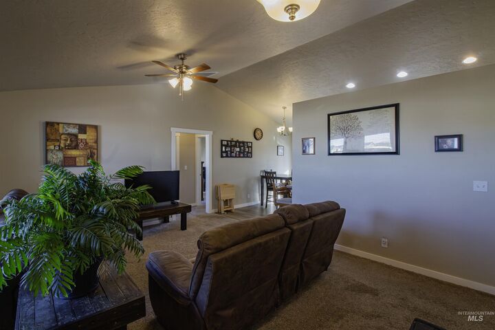 Property Photo:  802 N Summit Place  ID 83661