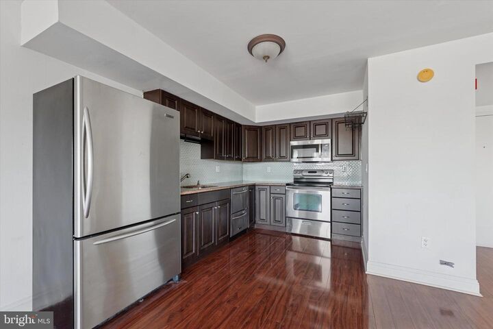 Property Photo: 200 Lombard Street 10 804 PA 19147