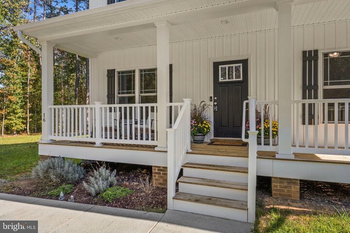 Property Photo: 16 Lincoln Cove VA 22546