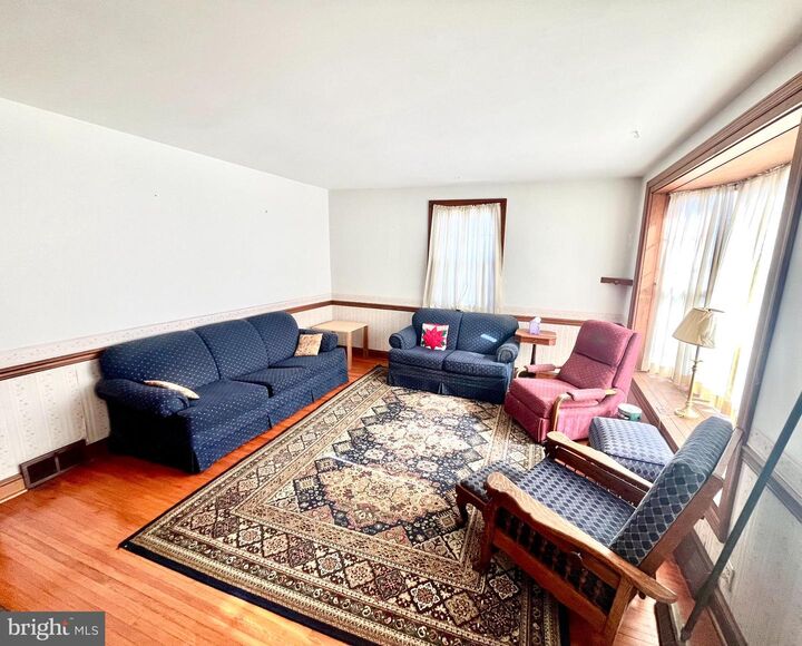 Property Photo: 924 Edgewood Avenue PA 19033